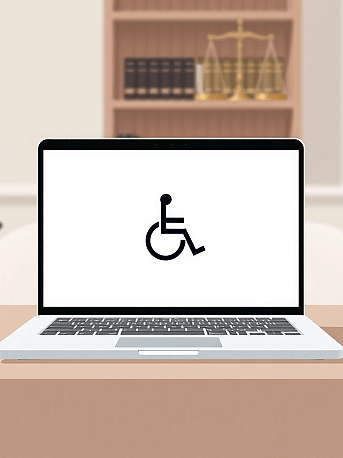 Laptop mit Behindertensymbol Ein Laptop zeigt ein Symbol für Barrierefreiheit.